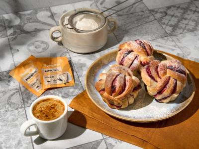 Šokoladiniai bandelės su mėlynių uogiene pagrindine nuotrauka