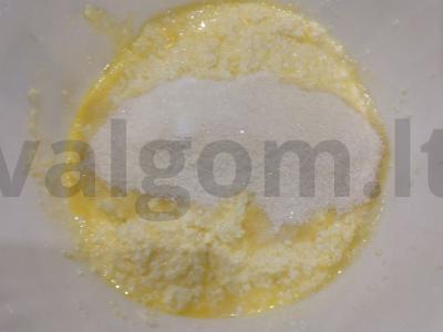 Varškės keksiukai su manų kruopomis ir razinomis Žingsnis 4