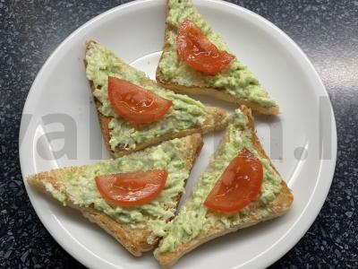 Sumuštiniai su avokadu, lydytu sūriu ir česnaku Žingsnis 6