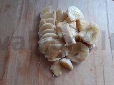 Blynai su bananų, grietinės ir kakavos įdaru Žingsnis 2