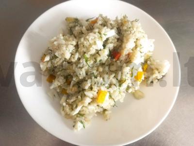 Ryžiai su cukinija, krapais ir kiaušiniu lėtoje viryklėje pagrindine nuotrauka