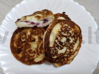 Sūrio blynai su spanguolių įdaru pagrindine nuotrauka