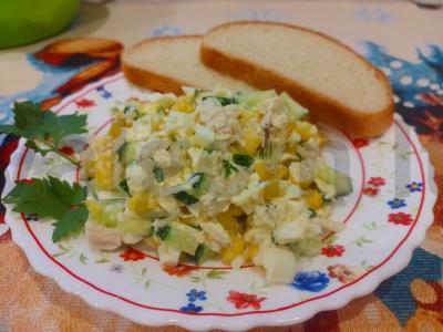 Salotas „Švelnus“ su vištienos krūtinėle pagrindine nuotrauka