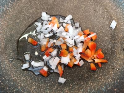 Makaronai su padažu ir sūriu Žingsnis 1