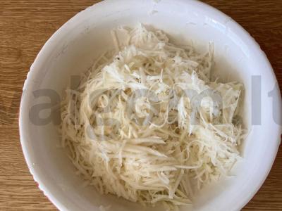 Kopūstų salotos iš kolrabi Žingsnis 1