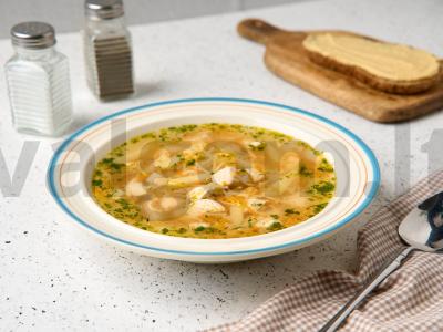 Vištienos makaronų sriuba pagrindine nuotrauka