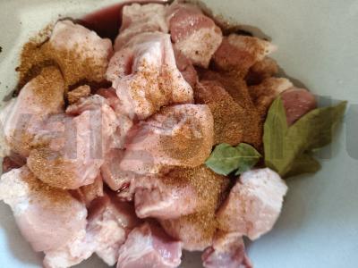 Kiauliena vyno marinate orkaitėje Žingsnis 2