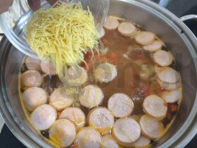 Sriuba su silkėmis ir dešrelėmis Žingsnis 5