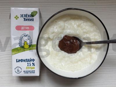 Ryžių košė su bifilaifu ir šokoladiniu padažu pagrindine nuotrauka