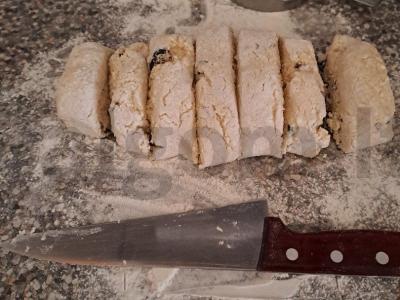 Varškėčiai su džiovintais slyvomis ir cinamonu Žingsnis 10