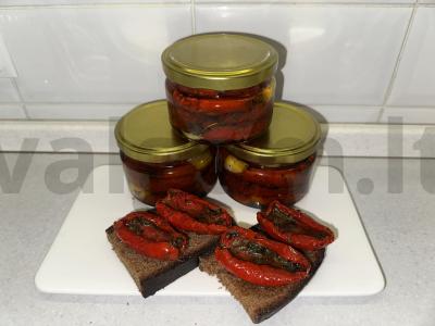 Džiovinti pomidorai sumuštiniams ir salotoms pagrindine nuotrauka