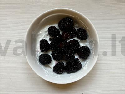 Varškės dubuo su muesli ir gervuogėmis Žingsnis 4