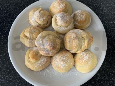 Beidrėžinės bandelės su bifilaifu pagrindine nuotrauka