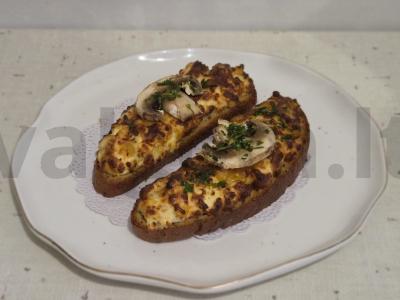 Traškūs karšti sumuštiniai arbatai pagrindine nuotrauka