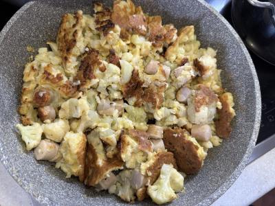 Žiedinė kopūstai su vištienos dešrelėmis tešloje Žingsnis 5