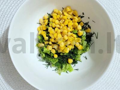 Sultingas salotas su kukurūzais, pupelėmis, agurkais ir sėklų mišiniu Žingsnis 2