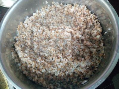 Grikių košė su apkepu ir troškiniu grietinėje Žingsnis 3