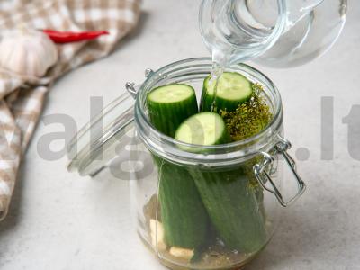Marinuoti agurkai „Meduoliai“ Žingsnis 4
