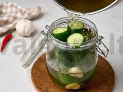Marinuoti agurkai „Meduoliai“ Žingsnis 7