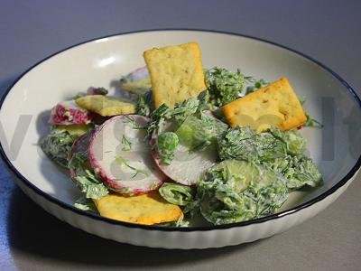 Salotas su traškiais daržovėmis pagrindine nuotrauka