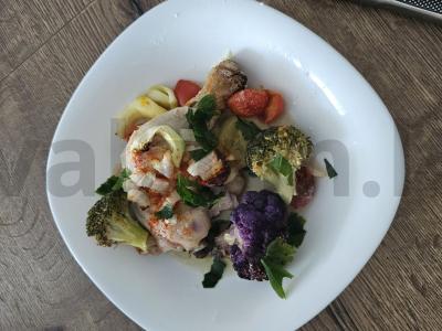 Vištienos blauzda, kepta orkaitėje su daržovėmis pagrindine nuotrauka