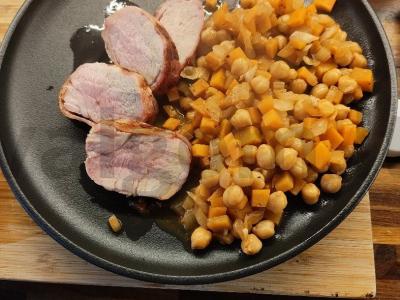 Izraelietiškas avinžirnis su rūkyta nugarine pagrindine nuotrauka