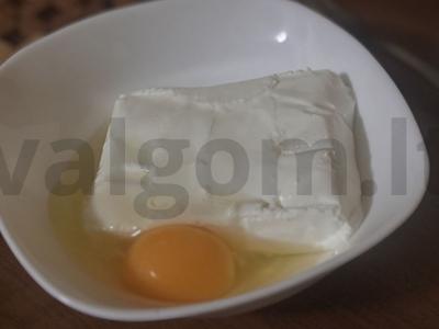 Sūrio blynai su apelsinų žievele Žingsnis 2