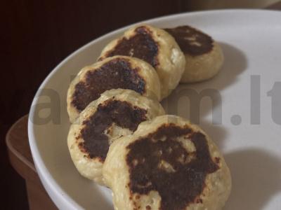 Sūrio blynai su apelsinų žievele pagrindine nuotrauka