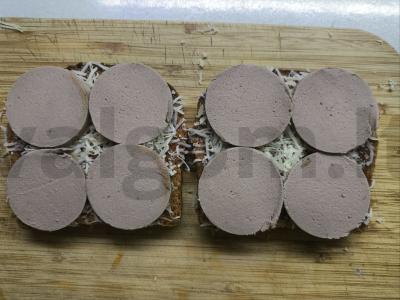 Mini sumuštiniai su kepenų dešra ir agurku Žingsnis 3