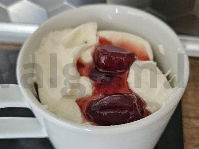 Skanus desertas puodelyje su braškių džemu Žingsnis 4