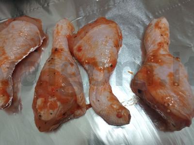 Vištienos blauzdelės pomidorų marinate, keptos su cukinija ir paprikomis Žingsnis 3