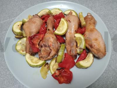 Vištienos blauzdelės pomidorų marinate, keptos su cukinija ir paprikomis Žingsnis 6