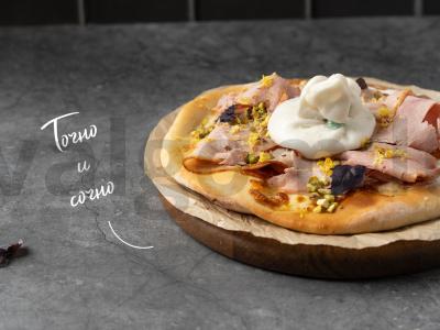 Pica su kumpiu, burrata ir pistacijomis pagrindine nuotrauka