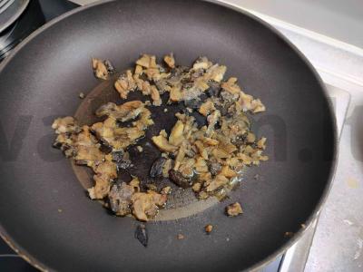 Omletas su voveraitėmis ir žaliuosius svogūnais Žingsnis 1