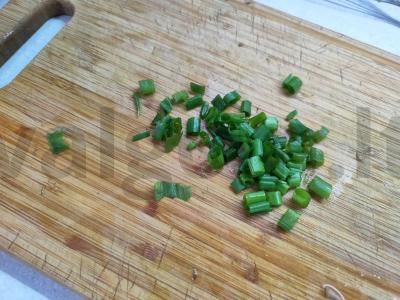 Omletas su voveraitėmis ir žaliuosius svogūnais Žingsnis 2