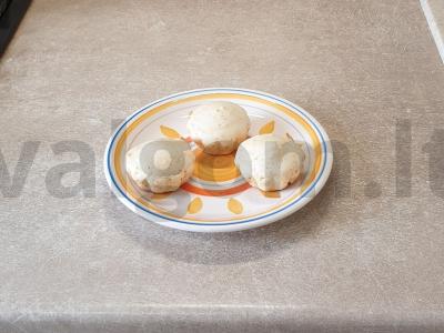 Balti ledų keksiukai pagrindine nuotrauka