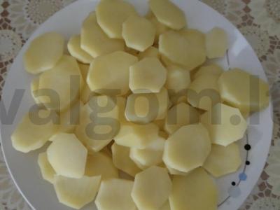 Pica su bulvėmis ir marinuotais pievagrybiais Žingsnis 1