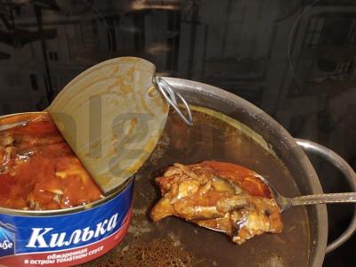 Pupelių sriuba su konservuota silke, kepta aštriame pomidorų padaže Žingsnis 3