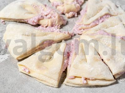 Šventinis pyragas su vaisių-varškės įdaru Žingsnis 3