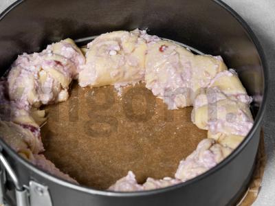 Šventinis pyragas su vaisių-varškės įdaru Žingsnis 4