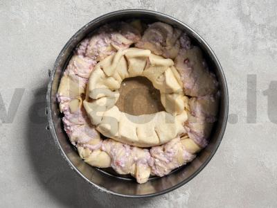 Šventinis pyragas su vaisių-varškės įdaru Žingsnis 5