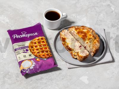 Šventinis pyragas su vaisių-varškės įdaru pagrindine nuotrauka