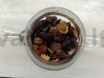 Šaltinis iš erškėčių ir džiovintų vaisių Žingsnis 3