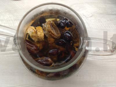 Šaltinis iš erškėčių ir džiovintų vaisių Žingsnis 5