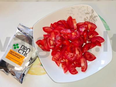 Salotas „Tomatos“ su žemės riešutais Žingsnis 2