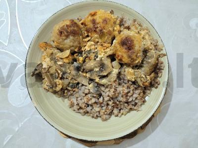 Skani mėsos ežiukai grybo padaže pagrindine nuotrauka