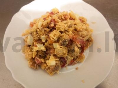 Salotas su pomidorais, sūriu ir marinuotais pipirais „Fantazijų skrydis“ pagrindine nuotrauka