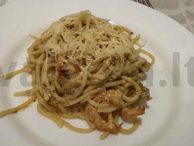 Spagečiai su krevetėmis, pomidorais ir sūriu pagrindine nuotrauka