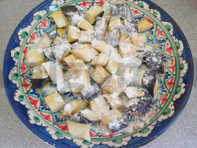 Salotas su traškiais baklažanais, mocarela ir kalendra Žingsnis 1