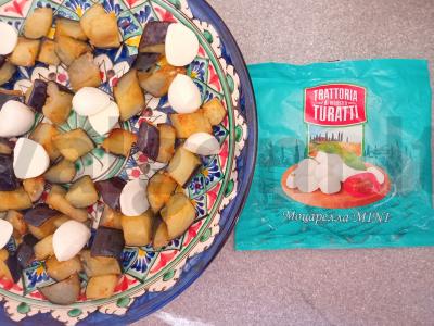 Salotas su traškiais baklažanais, mocarela ir kalendra Žingsnis 3